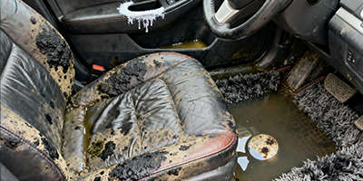 泡水车内部受损照片